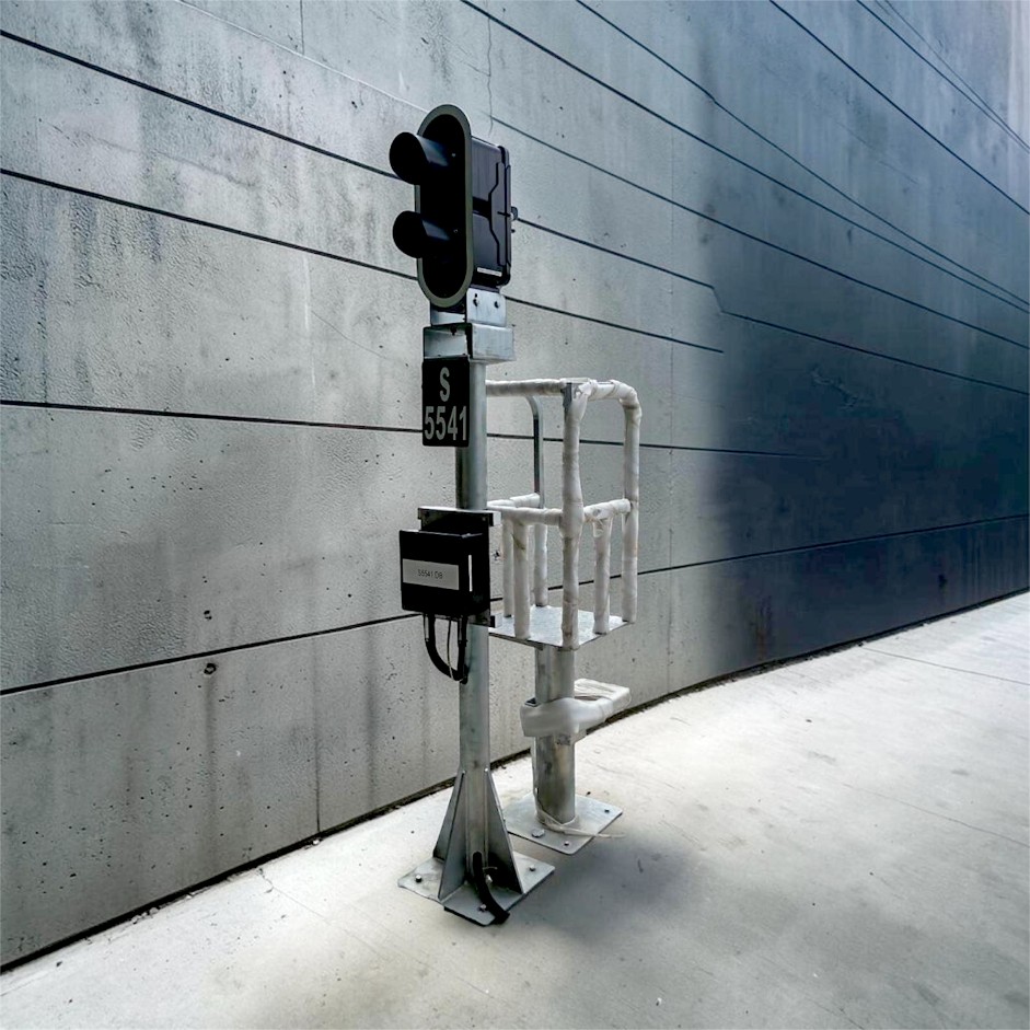 Signal Pole & Stool
